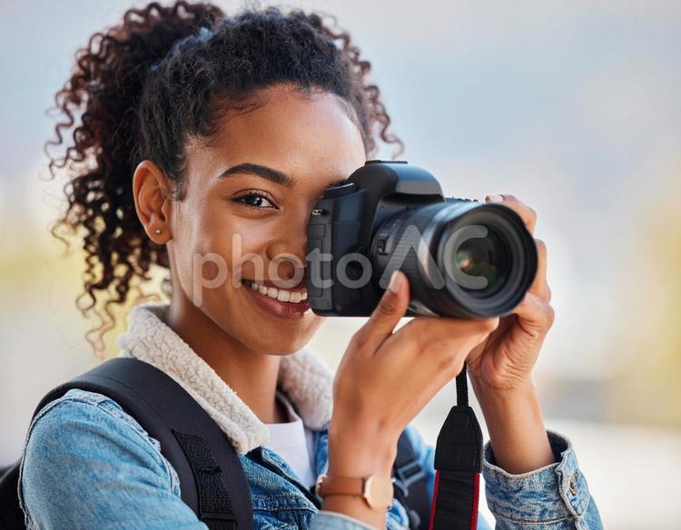 春の風景を撮影するカメラ女子 カメラ女子,女性,写真の写真素材