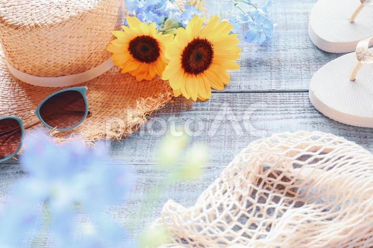 夏スタイル 夏,ひまわり,麦わらの写真素材