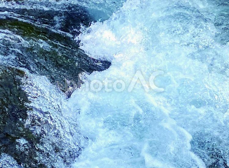 水しぶき踊る渓流 渓流,川,清流の写真素材
