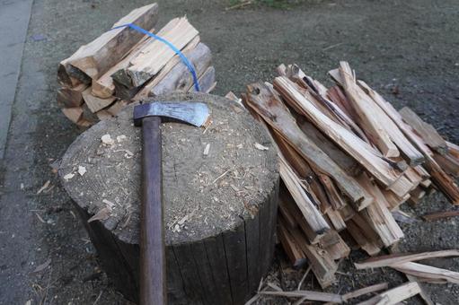 薪割り・無人 斧,薪,手斧の写真素材