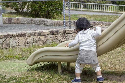 1 year old girl playing toddler 1, JPG 1 year old girl playing toddler 1, an infant, tottering, yachiyo, JPG