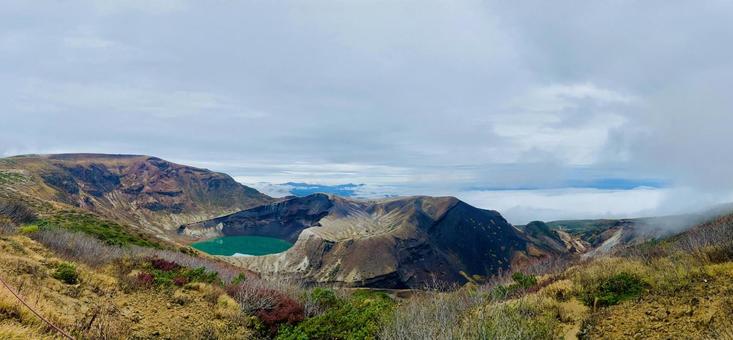 蔵王の御釜（パノラマ） 蔵王,御釜,蔵王町の写真素材