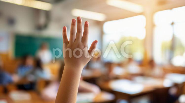 挙手する子供の手のアップ 挙手,手,アップの写真素材