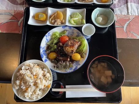 ランチ ランチ ランチ,ハンバーグ,トマトの写真素材