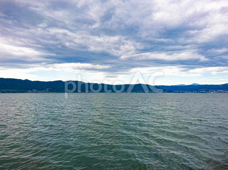 遊覧船から見た諏訪湖の風景 諏訪湖,遊覧船,諏訪市の写真素材
