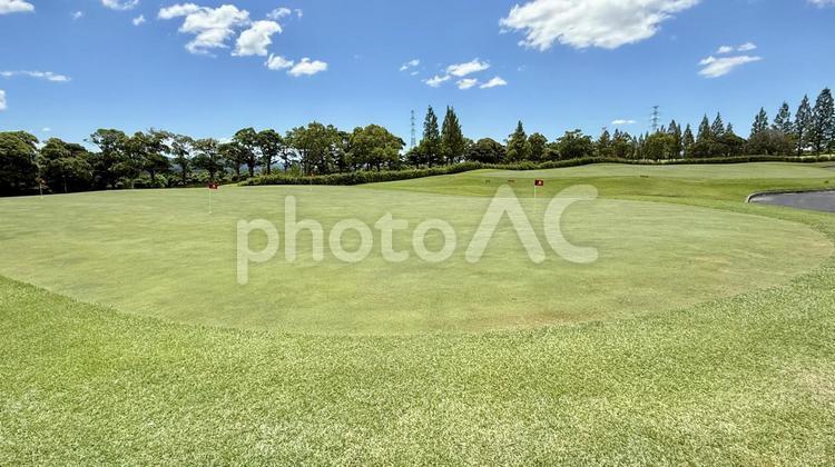 ゴルフ　練習用パッティンググリーン　 ゴルフ練習場,パター練習場,パターの写真素材