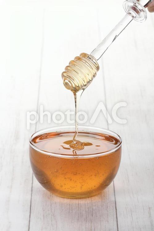 甘いはちみつをトングですくう はちみつ,トング,蜂蜜の写真素材