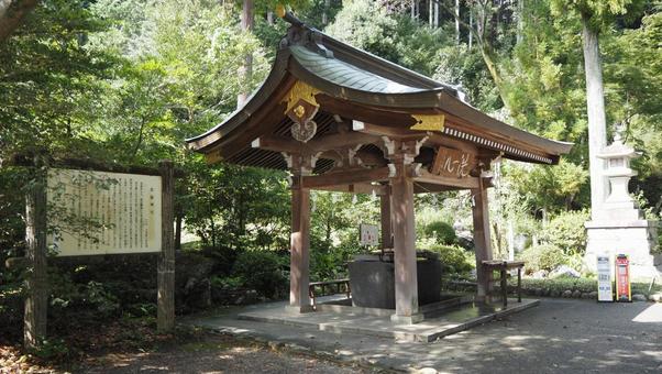 秋の高麗神社・手水舎(埼玉県・日高市) 秋の高麗神社・手水舎(埼玉県・日高市) 秋,高麗神社,手水舎の写真素材