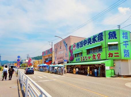 寺泊魚の市場通り 寺泊魚の市場通り 青空,空,寺泊の写真素材