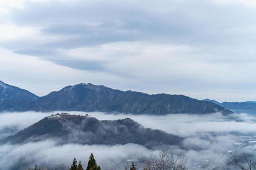冬の雲海に浮かび上がる竹田城跡 冬の雲海に浮かび上がる竹田城跡 竹田,竹田城跡,兵庫の写真素材