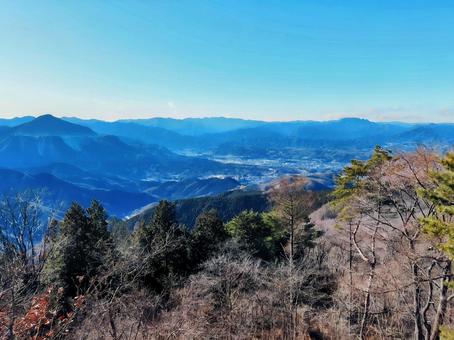 秩父盆地と埼玉県の山々の写真