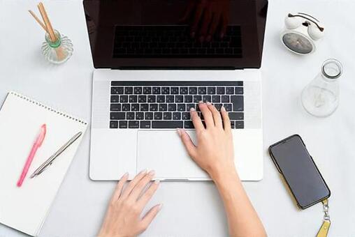 Hands of a woman operating a laptop, telework, दूरदराज के काम, होम काम, JPG