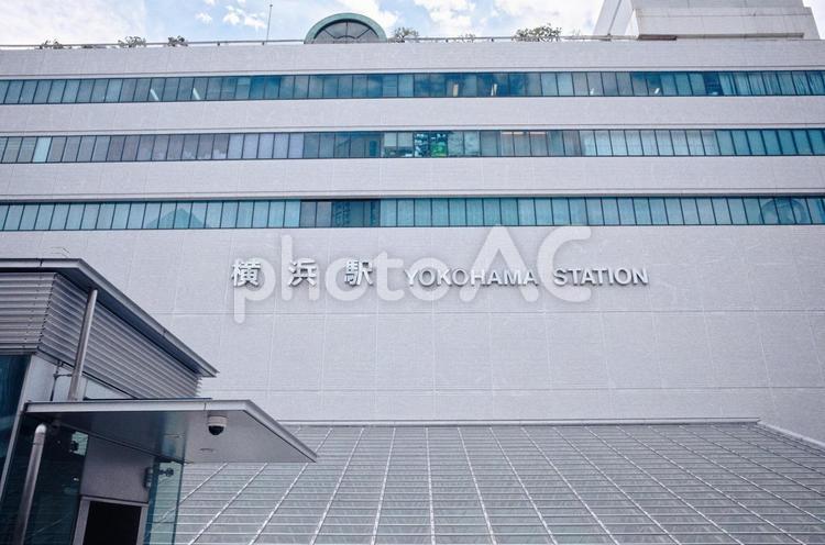 横浜の街中 横浜,横浜駅,街並みの写真素材