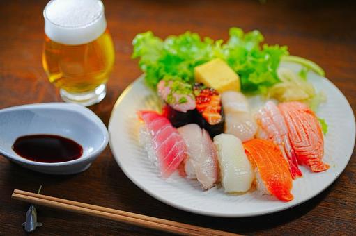 ビールと握りずし ビールと握りずし 食事,食卓,ビールの写真素材