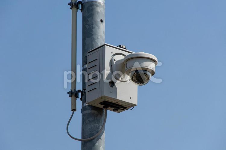 通学路に設置された監視カメラ 見守り,通学路,学校の写真素材