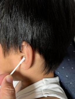 耳掃除 幼児 子育て 耳掃除 幼児 子育て 耳掃除,子育て,綿棒の写真素材