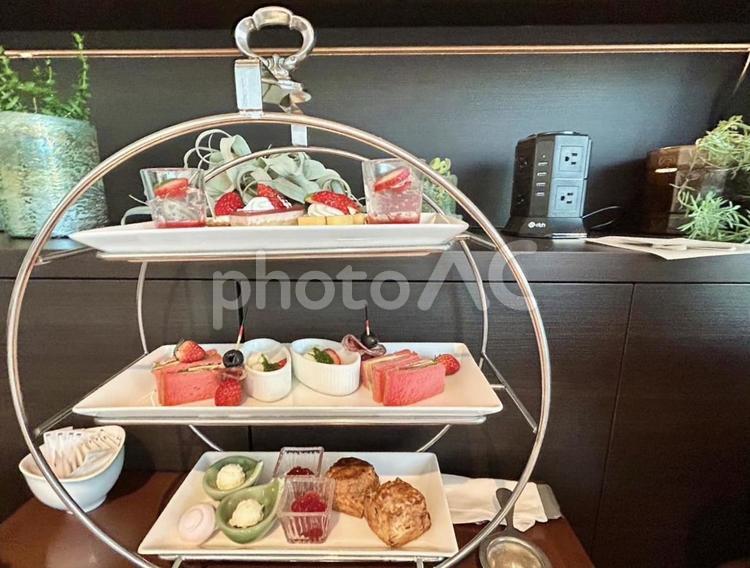 春のストロベリーアフタヌーンティー① アフタヌーンティー,待受,壁紙の写真素材