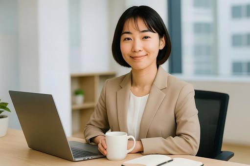 納得するオフィス女性の写真