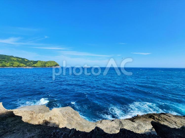 夏の青い海と山 山,海,自然の写真素材