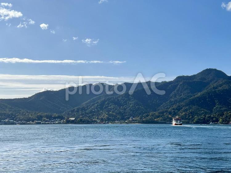 瀬戸内海とフェリー 瀬戸内海,海,フェリーの写真素材