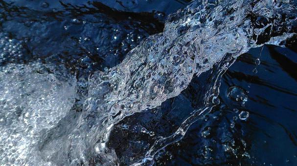 水辺｜水の流れ 水,透明,癒しの写真素材