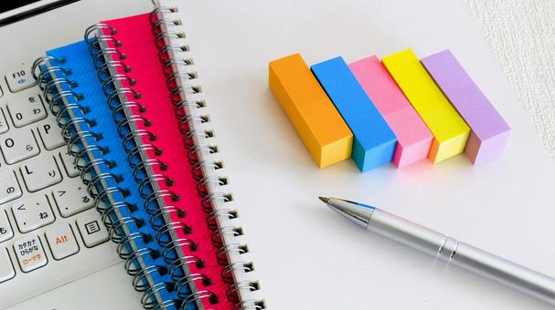 ビジネスツール 付箋とノート 筆記用具 ビジネスツール 付箋とノート 筆記用具 文房具,筆記用具,事務用品の写真素材