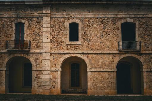 サンフェラン城の石壁のバルコニー サンフェラン城,バルコニー,アーチの写真素材