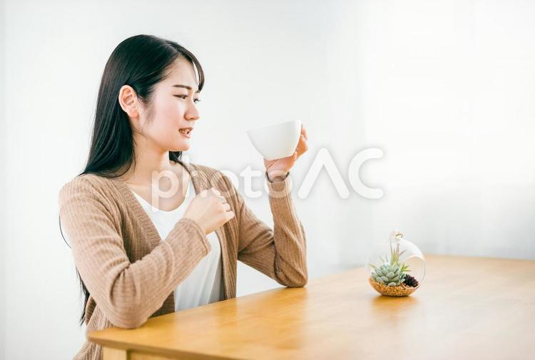 食べ物の好き嫌いが多い女性（味覚障害） 好き嫌い,不味い,女性の写真素材