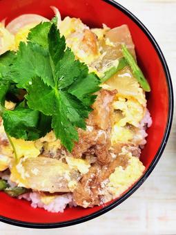 鶏唐揚げの親子丼3 鶏唐揚げの親子丼3 親子丼,唐揚げ,鶏肉の写真素材