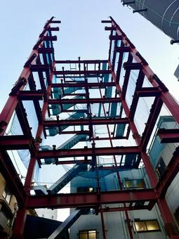 ビルの骨組み　聳え立つ鉄骨 骨組み,土方,鉄骨の写真素材