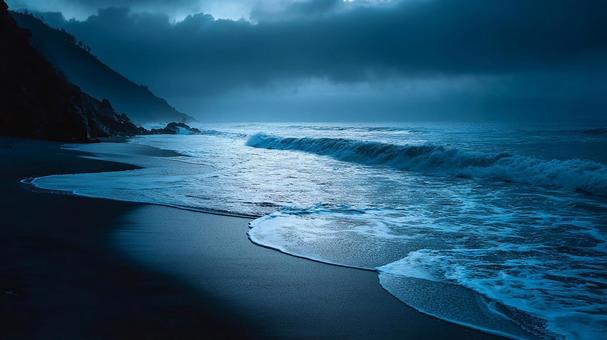 青い光が差す海の風景 青い光が差す海の風景の写真