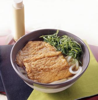 昆布とカツオの関西ダシのきつねうどん 昆布とカツオの関西ダシのきつねうどん きつねうどん,関西,うどんの写真素材
