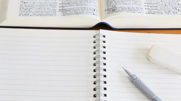 教育 学習 テスト勉強 ノートと英和辞典 教育 学習 テスト勉強 ノートと英和辞典の写真