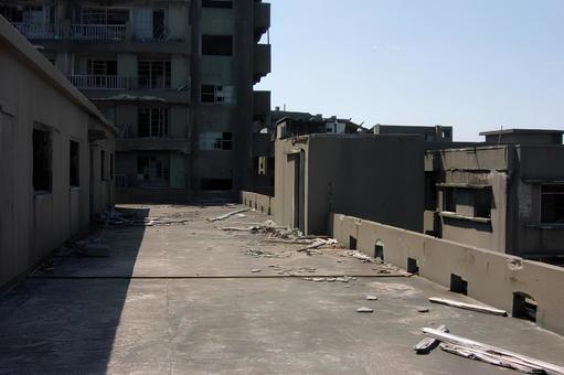 軍艦島の建物の屋上 軍艦島,端島,炭鉱の写真素材