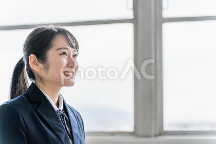 楽しい先生の授業を受ける女子高校生の生徒 女子高生,高校生,笑顔の写真素材
