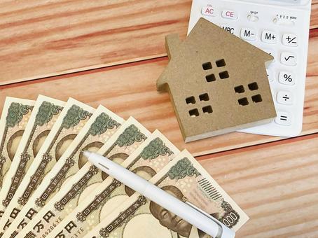 お金と不動産（家の模型）と白い電卓 お金,家,電卓の写真素材