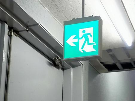 非常口 小型 非常口 小型 非常口,誘導灯,避難口誘導灯の写真素材