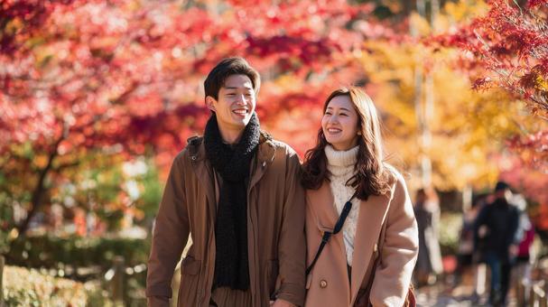 紅葉デートを楽しむカップル 紅葉デートを楽しむカップルの写真