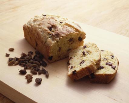 レーズンが入ったパウンドケーキ レーズンが入ったパウンドケーキ パウンドケーキ,レーズン,干しブドウの写真素材
