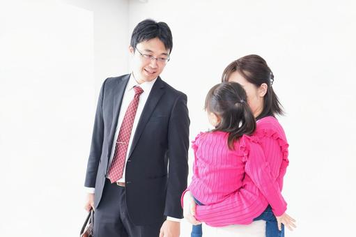 パパを見送る子ども・別れ 朝,父,保育園児の写真素材