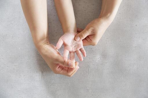 Hand massage with parents, JPG Hand massage with parents, parenting, mother, children, JPG