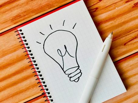 リングノートに描いた豆電球の絵 リングノートに描いた豆電球の絵 豆電球,アイデア,ひらめきの写真素材