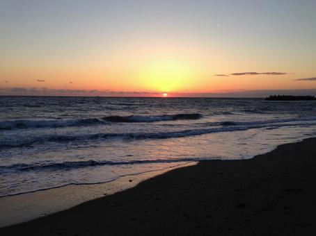 砂浜の夕陽1 砂浜の夕陽1の写真