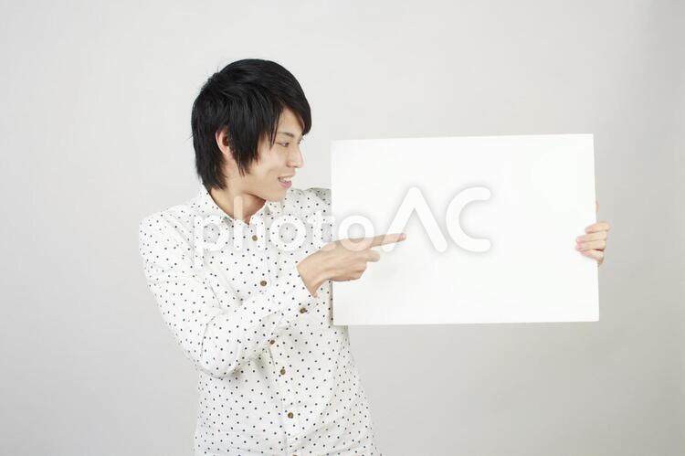 ボードを持つ男性7 男性,ボード,指差しの写真素材