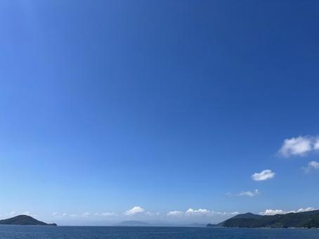 小豆島と瀬戸内海の青い夏空 小豆島と瀬戸内海の青い夏空の写真