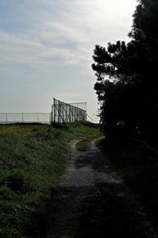 暗い空フェンス森の道海岸 公園,陰鬱,寂しいの写真素材