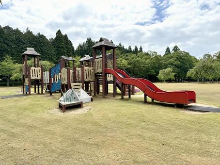 越前陶芸村　公園の複合遊具　夏の芝生 越前陶芸村,公園,遊具の写真素材
