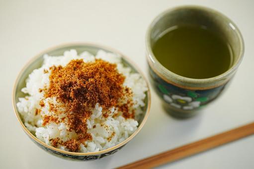 山椒風味の鰹のふりかけご飯 山椒風味の鰹のふりかけご飯の写真