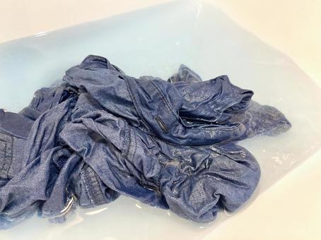 洗濯物の色落ち 色落ち,色移り,色物の写真素材