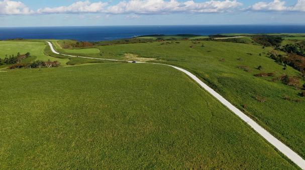 宗谷岬の奇跡 周氷河地形と白い道 最北端 宗谷岬の奇跡 周氷河地形と白い道 最北端の写真